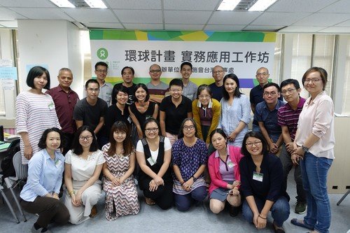 跟台湾人道救援工作同仁培训和交流。(后排右一为笔者)