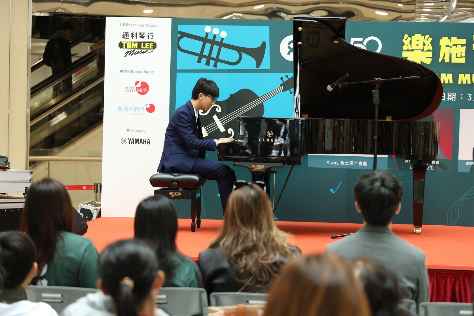 小小钢琴演奏家韩宗佑独奏《Les cyclopes》一曲。