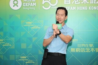 香港乐施会高级顾问陈智思分享与乐施会的渊源，并呼吁各界一起合作，参与扶贫工作。
