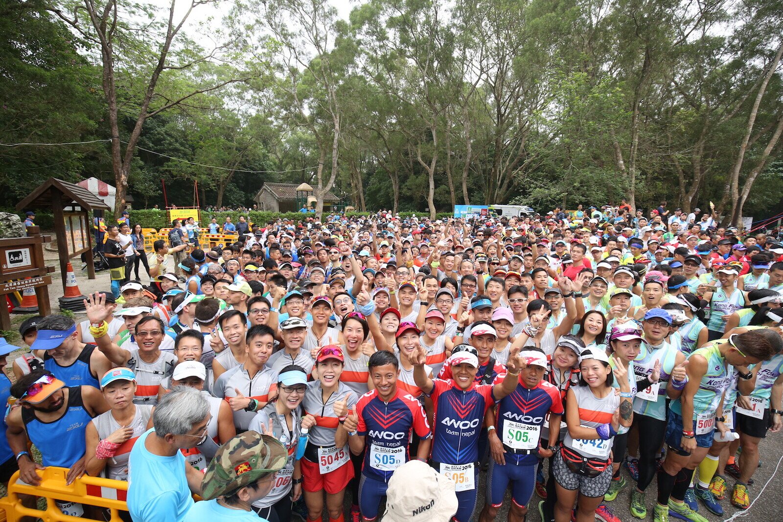 A total of 5,200 walkers are undertaking the 100 km challenge and will trek along the MacLehose Trail and other trails in teams of four within 48 hours.