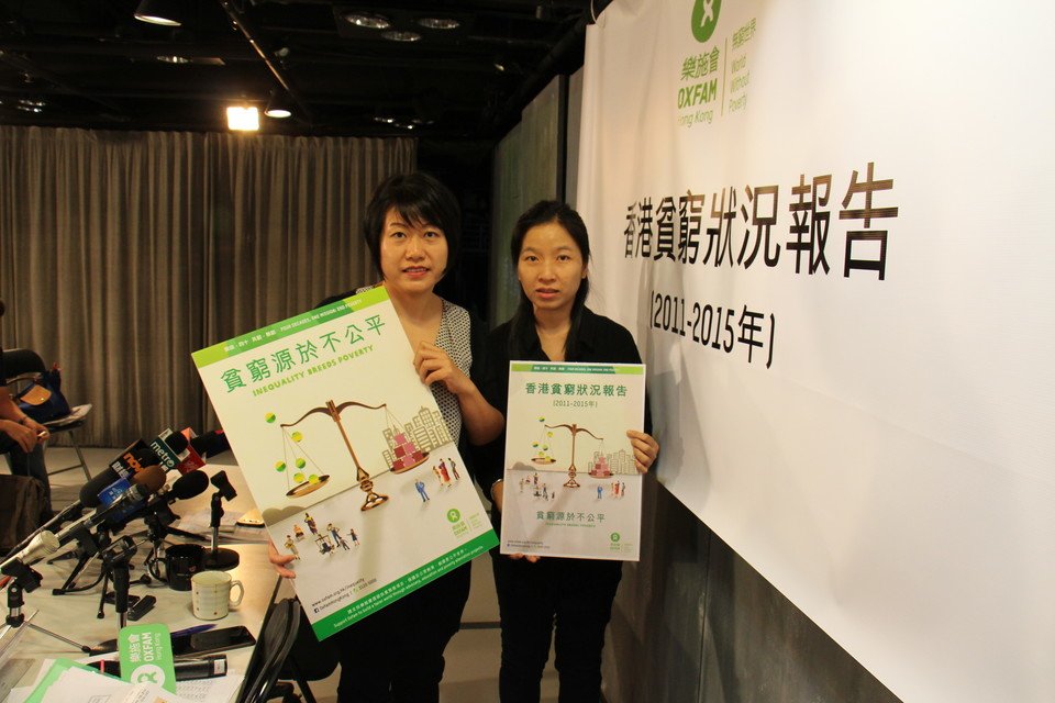 Wong Shek-hung, Oxfam’s Hong Kong Programme Manager (right), and Kalina Tsang, Head of Oxfam’s Hong Kong, Macau, Taiwan Programme (left), urge the Government to make progressive policy changes by reviewing minimum wage annually, taking the lead to abolish the MPF offsetting mechanism, improving the CSSA system and scrapping the 'bad son statement'.