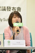 乐施会香港项目部高级经理曾迦慧解析，建议中的「低收入家庭补贴」对象必需有全职成员，及十八岁以下非在职成员的贫穷家庭，合资格家庭的每月收入须低于或相等于贫穷线，即住户入息中位数50%。