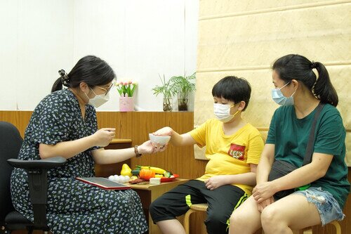 在参加计划前,Cherry也会尝试上网找食谱,但不知道营养比例是怎样。在计划的一对一咨询中,营养师则能按儿子的身体状况,度身订造营养改善方案。