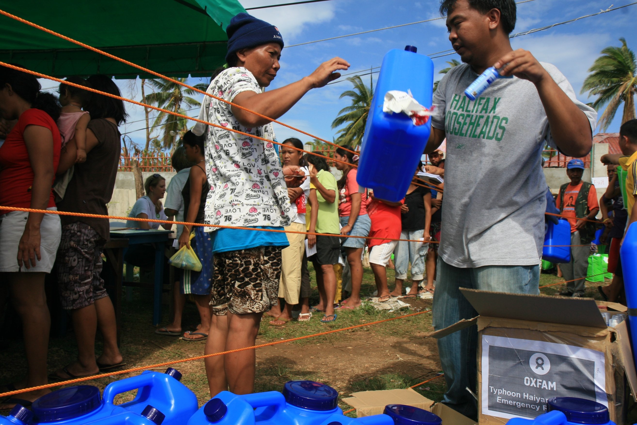 Oxfam’s hygiene and water purification kits were distributed to over 700 families in the coastal region of Daanbantayan over two days.